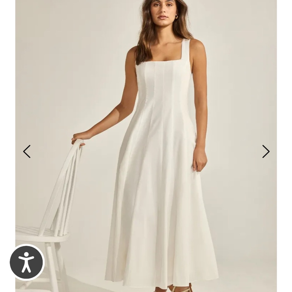 Elegant White Sleeveless Dress
